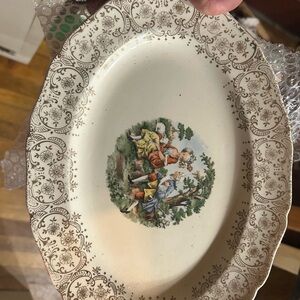 Vintage Decorative Serving Plate and 5 dinner plates with Intricate Design